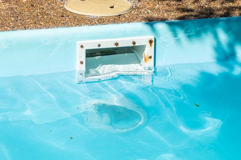 لوله کشی استخر با کمک نصب اسکیمرها