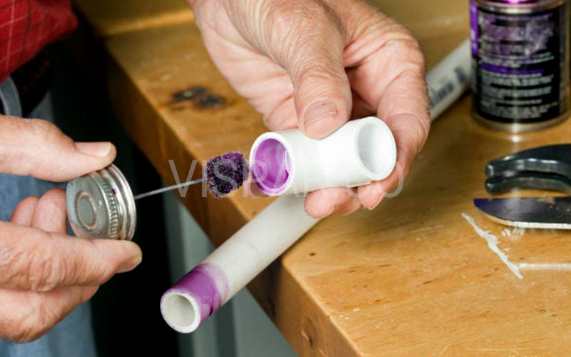 بررسی چسب UPVC در مراحل چسب کاری