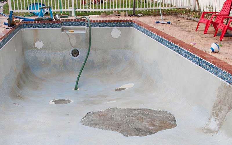 تشخیص انواع نشتی استخر در استخرهای بتنی