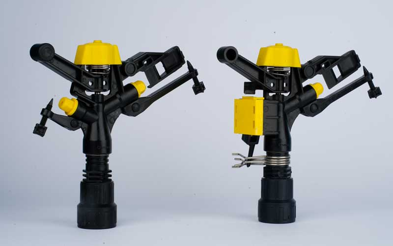 آبپاش پلیمری یکی از انواع تجهیزات آبیاری برای پخش یکنواخت آب در مزارع، باغات و فضای سبز