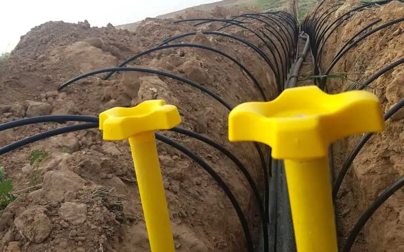 شیر کشویی دسته بلند یکی از انواع شیر کشویی برای قطع و وصل جریان سیالات