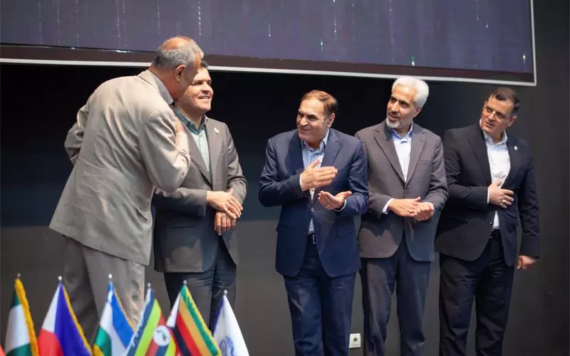 تقدیر از صادرکننده برتر نانو