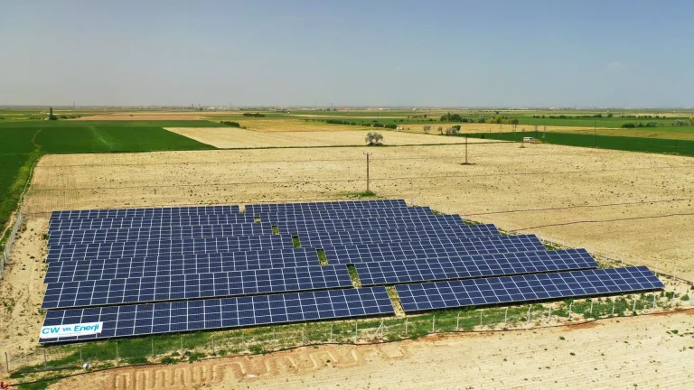 آبیاری خورشیدی، راهکاری سبز و به صرفه است.